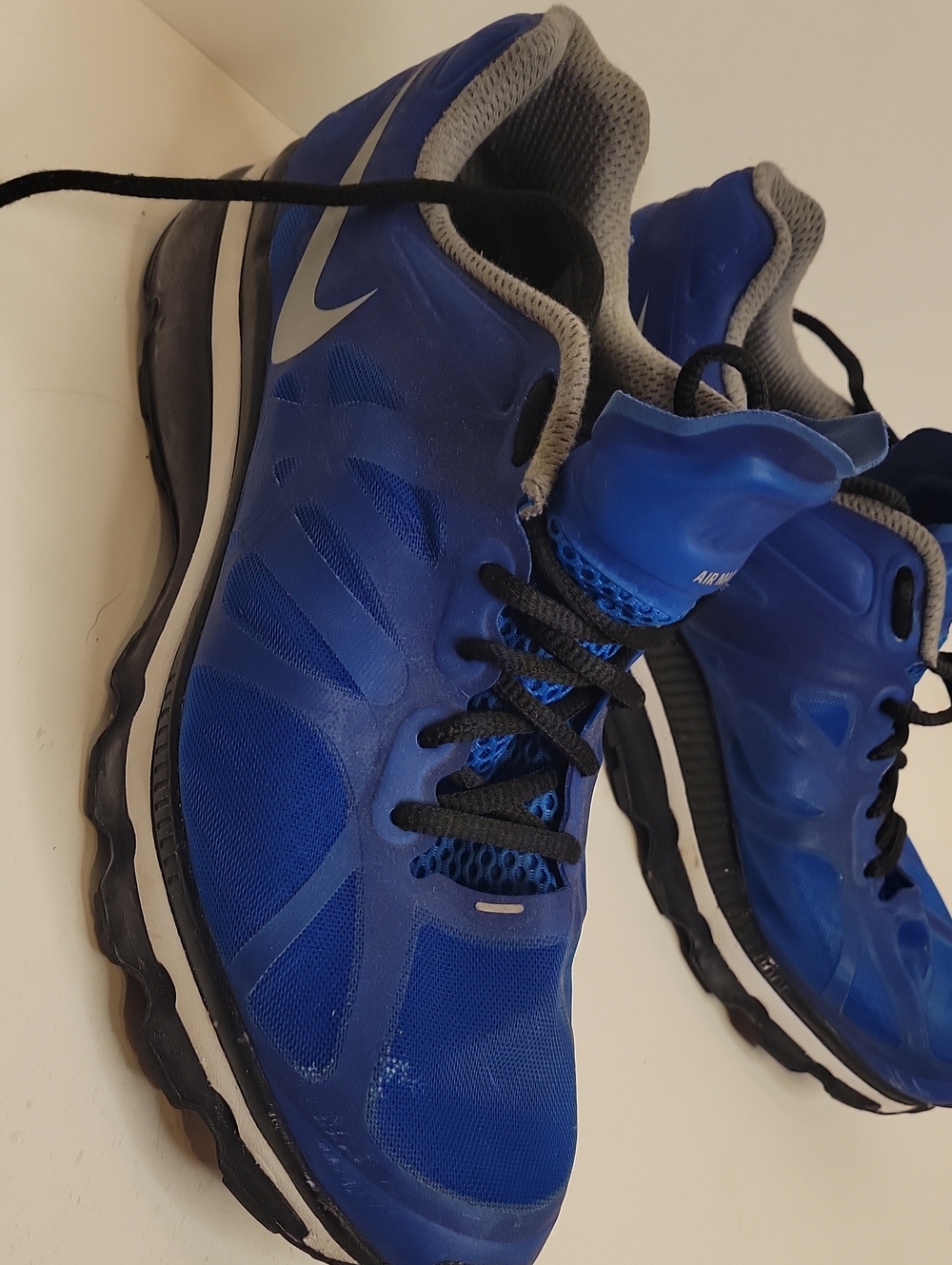 Nike Men’s Royal Blue Athletic Sneakers with Black Accents